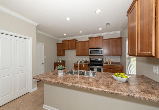 Building Photo - West Knoxville 37932 - 4 bedroom, 2.5 bath home - Call Jean Chung (865) 386-1022