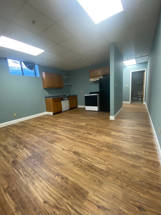 Building Photo - 117 W Main St