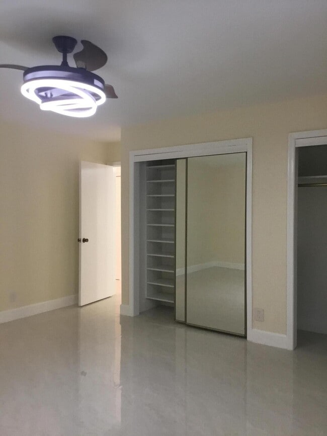 Building Photo - 1094 Raintree Ct