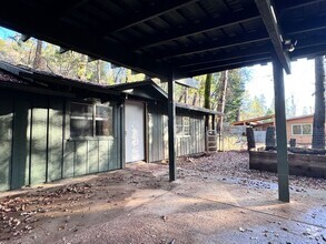 Building Photo - Charming home between Grass Valley and Auburn