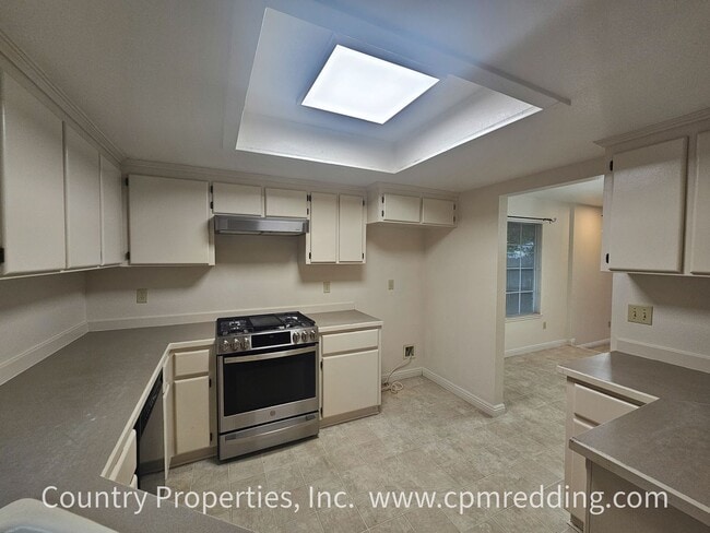 Building Photo - Spacious Home in Saratoga Estates with Lan...