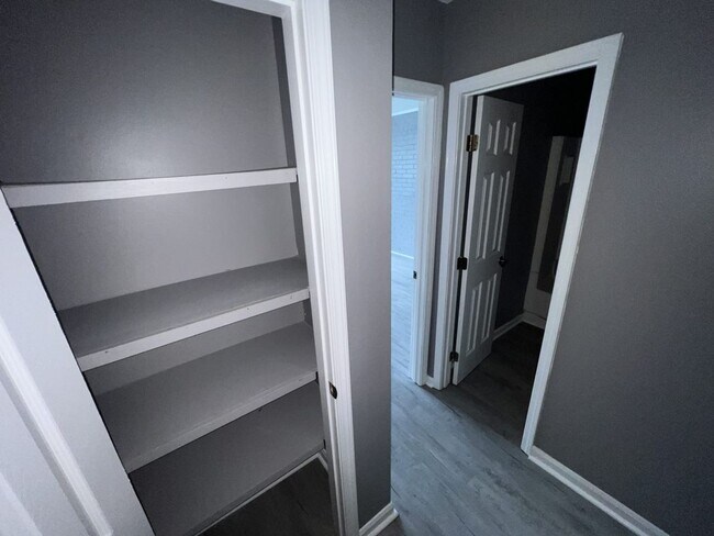 Building Photo - Newly renovated! 2 bedroom 1 bath townhous...