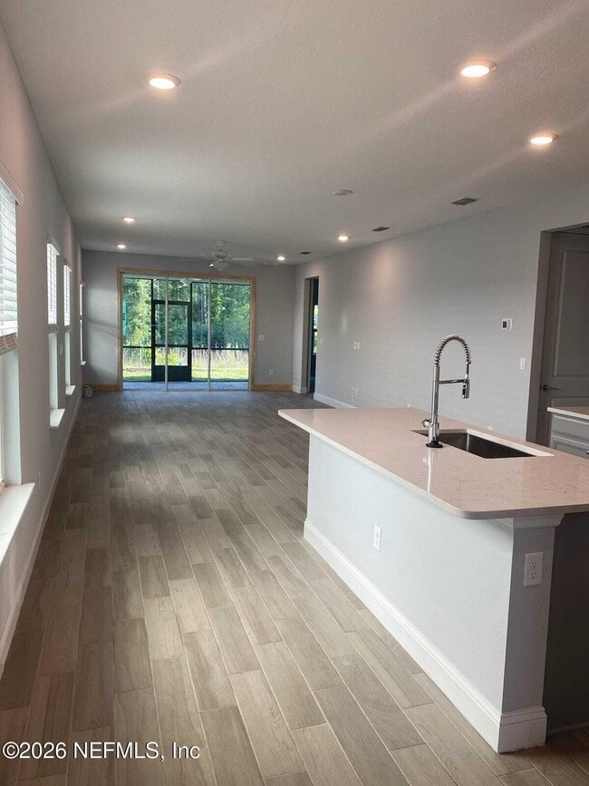 Building Photo - 261 Killarney Ave