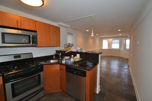 Building Photo - 3023 N Oakley Ave