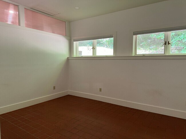 Building Photo - 1490-1494 Beaver Meadow Rd