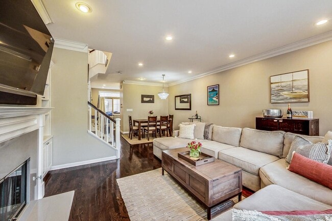 Building Photo - 1351 W Altgeld St