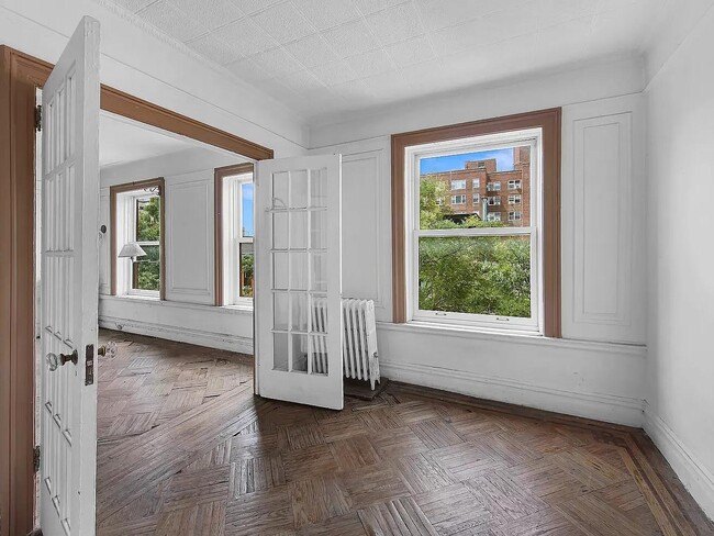 Building Photo - 155 Hicks St