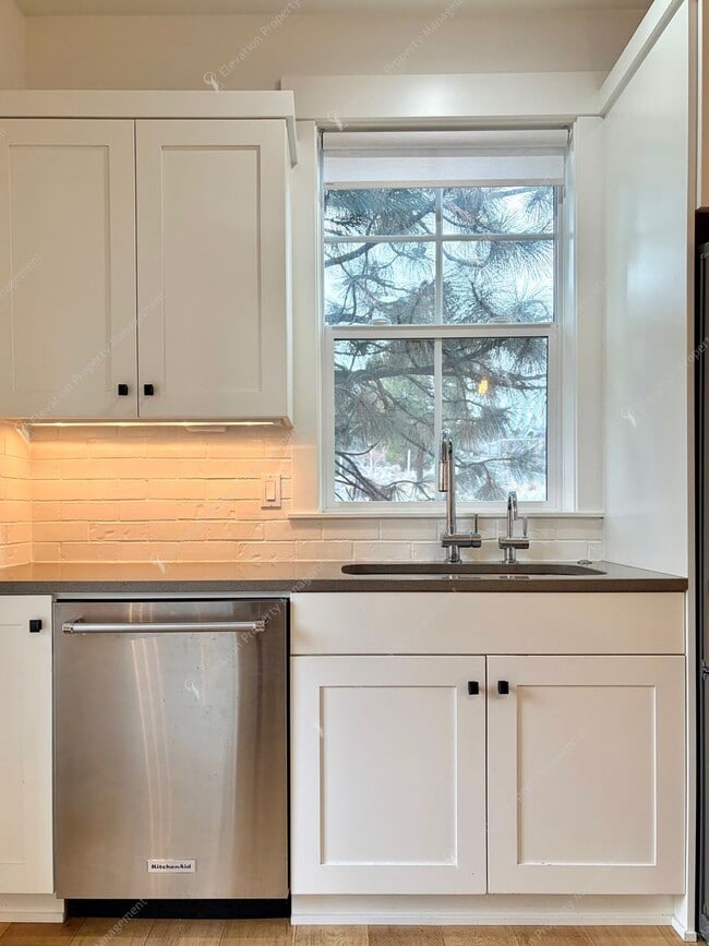 Building Photo - Stunning 2 BR home in Northwest Crossing