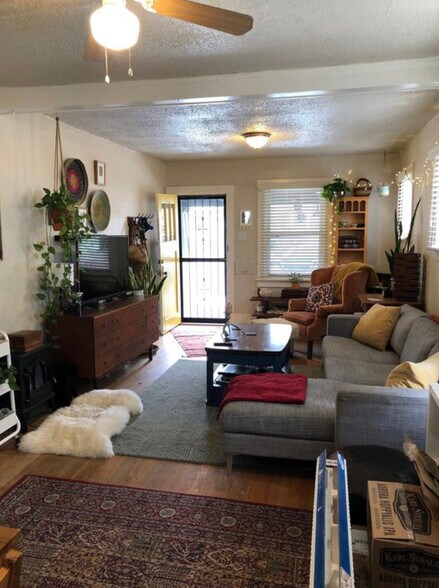 Building Photo - 2621 N Columbine St