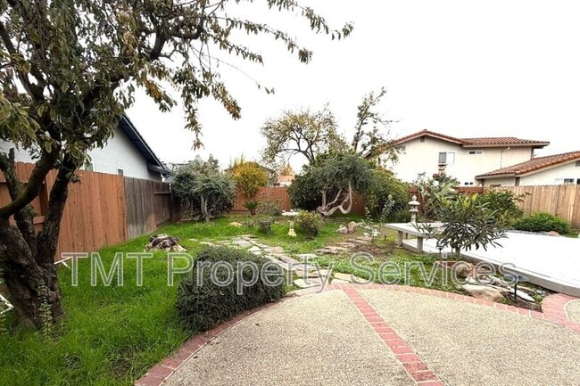 Building Photo - 2 Polvadera Ct