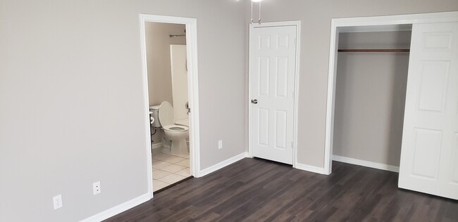 Building Photo - Deer Park Apartments - 1411