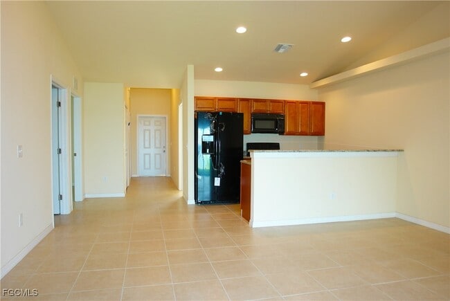 Building Photo - 530 SE 5th Ave