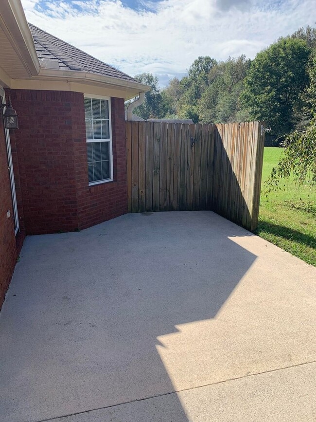 Building Photo - Nice Rancher in Toney
