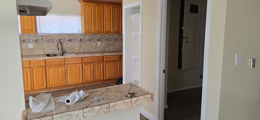 Building Photo - 1039 Meadowbrook Ave