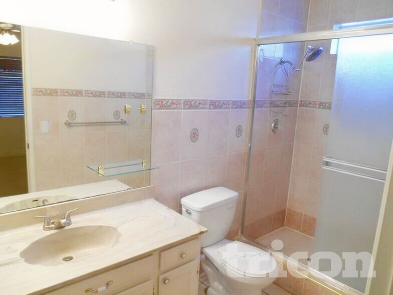 Building Photo - 1128 W Hermosa Dr