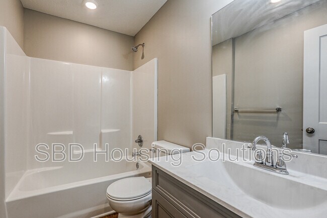 Building Photo - 2904 S Harvard Ave