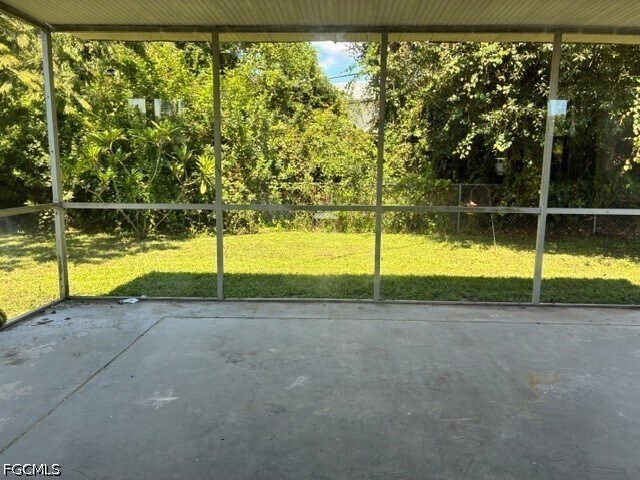 Building Photo - 913 Entrada Dr