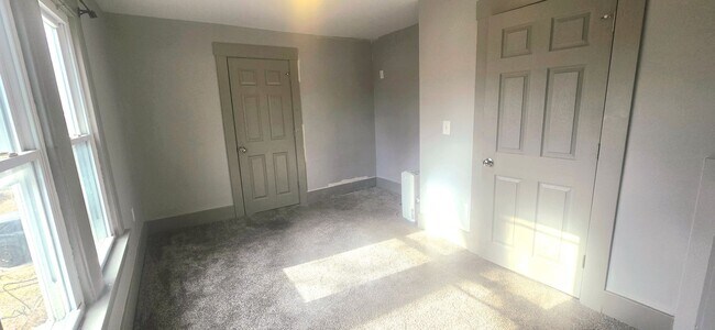 Building Photo - 3 bed, 1 bath