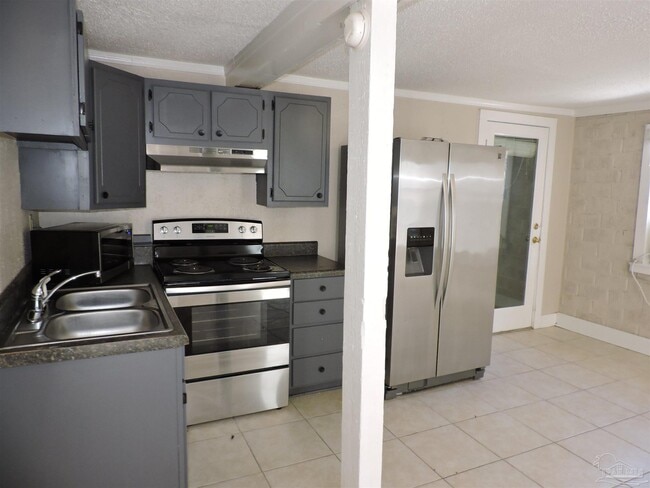 Building Photo - 1414 E Jordan St