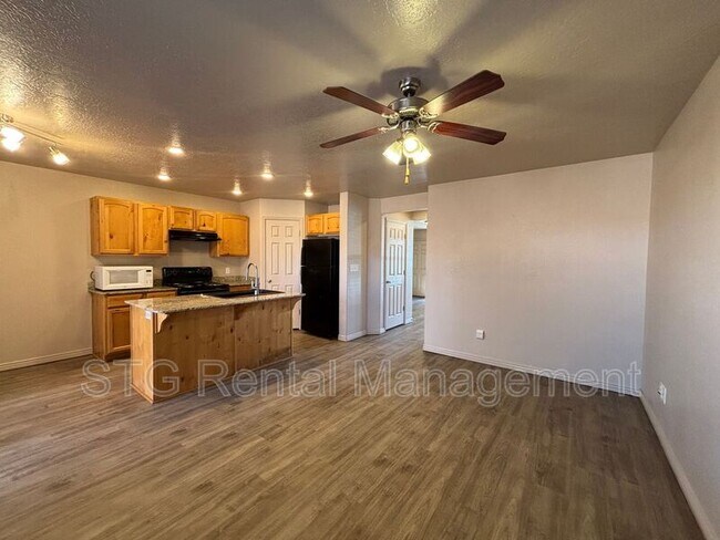 Building Photo - 3155 S Hidden Valley Dr
