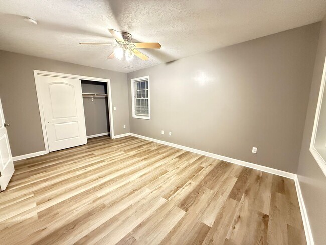 Building Photo - 35-37 Westwood Drive