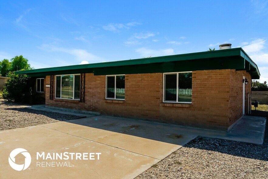 Building Photo - 9430 E Palm Tree Dr