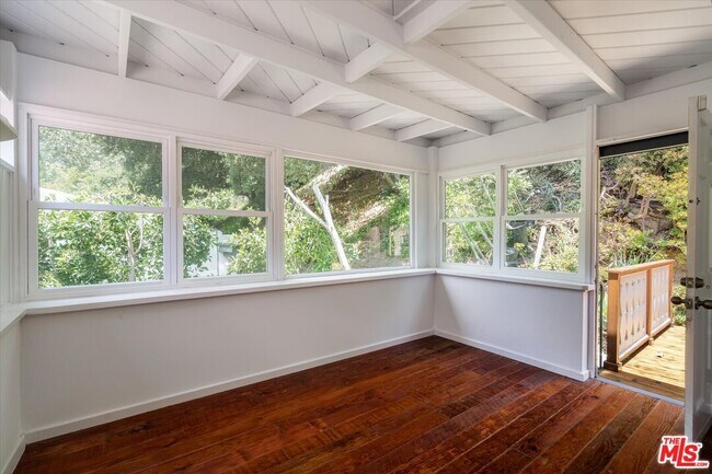 Building Photo - 2030 Laurel Canyon Blvd