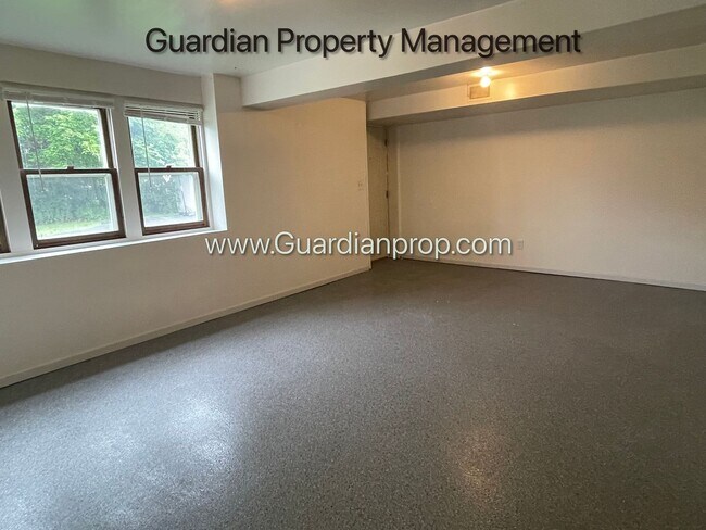 Building Photo - Columbia Heights Side By Side Duplex, Atta...