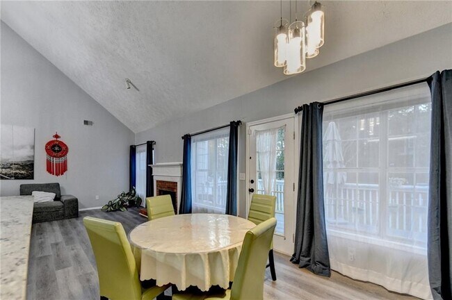 Building Photo - 235 Ruby Forest Pkwy