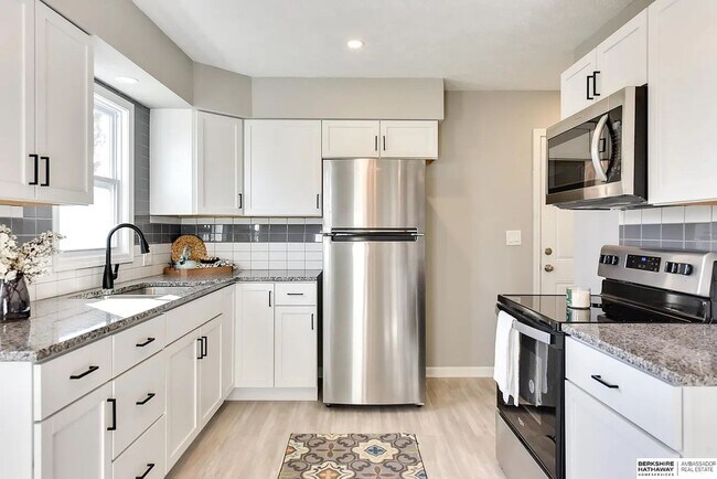 Building Photo - Fully Renovated Florence Gem with Modern Finishes & Historic Charm