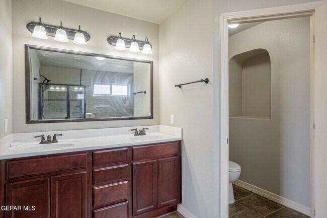 Building Photo - 14501 Meadow Lawn