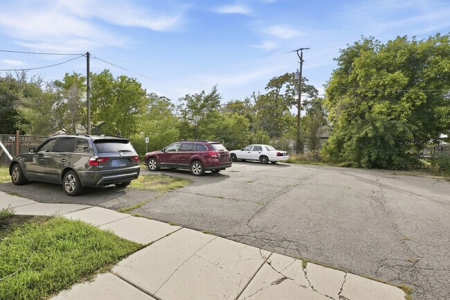 Building Photo - 2943 Porter Ave