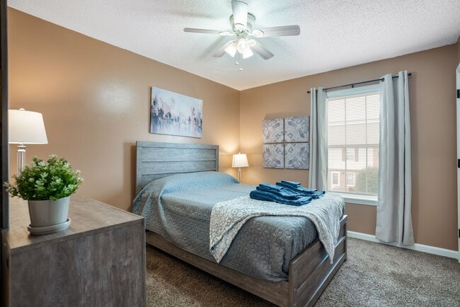 Building Photo - Hope’s Place | Cozy 2BR Condo Near Fort Campbell