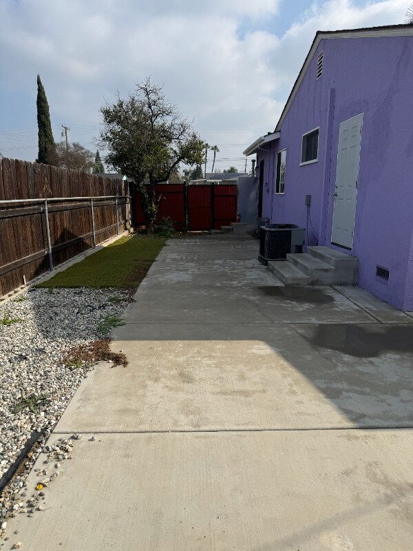 Building Photo - 665 Larimore Ave