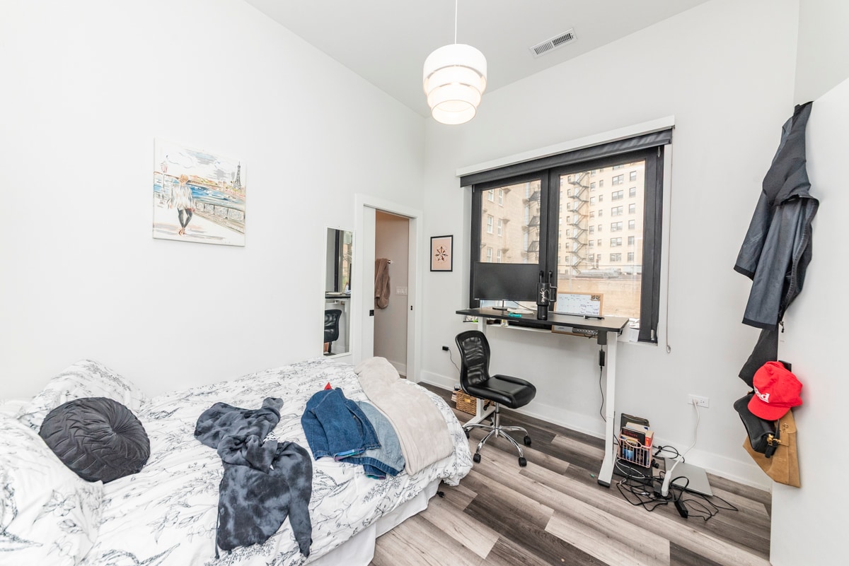 Building Photo - 2322 N Clark St