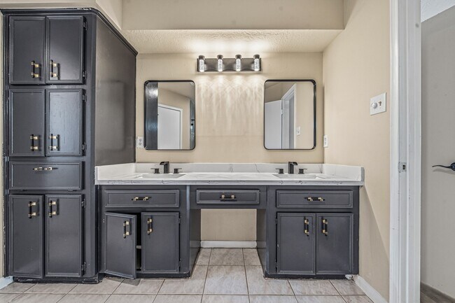 Building Photo - 119 Laura Ln