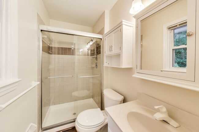 Building Photo - Perfect on Parkway --- Gorgeous, Fully Upd...