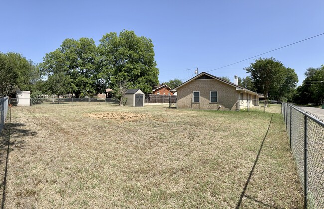 Building Photo - 365 Cheyenne Dr