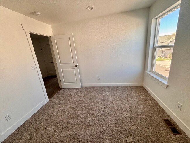 Building Photo - 1549 Tyram Grv