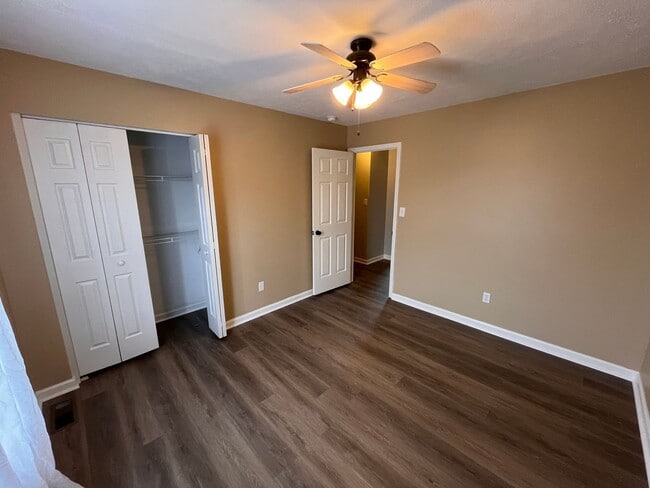 Building Photo - 3 Bedroom Home Available in Feb!