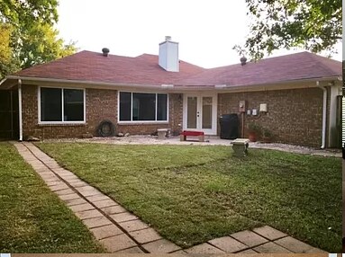 Building Photo - 624 Harrison Dr