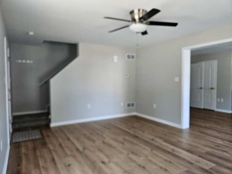 Building Photo - 110 Edward Dr