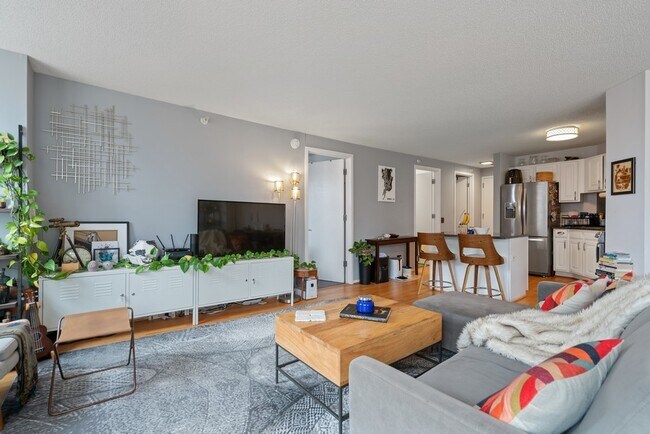 Building Photo - 545 N Dearborn St