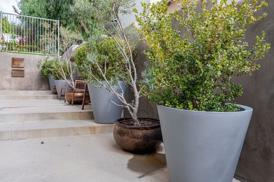 Building Photo - 1148 N Clark St