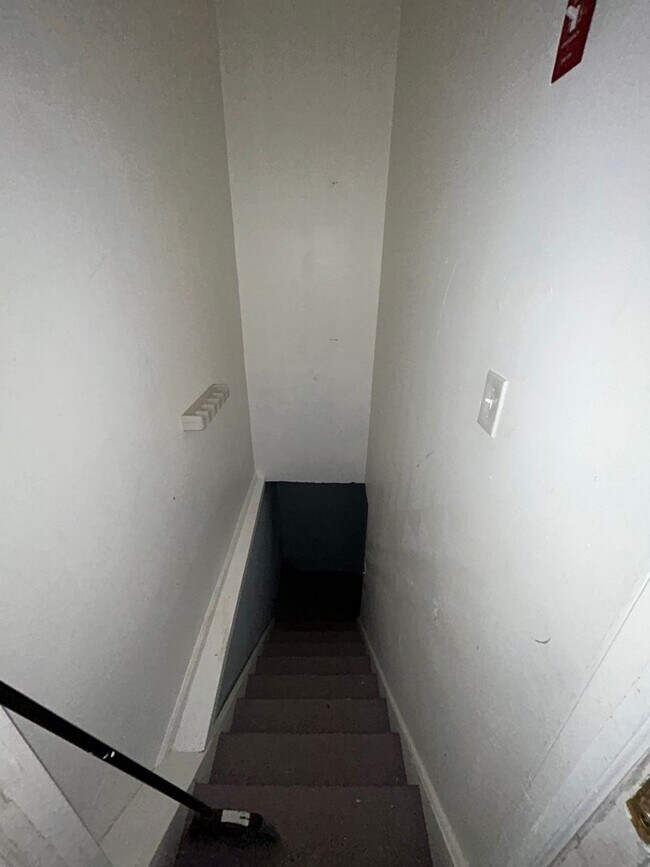 Building Photo - Cozy Home w/2 bath!