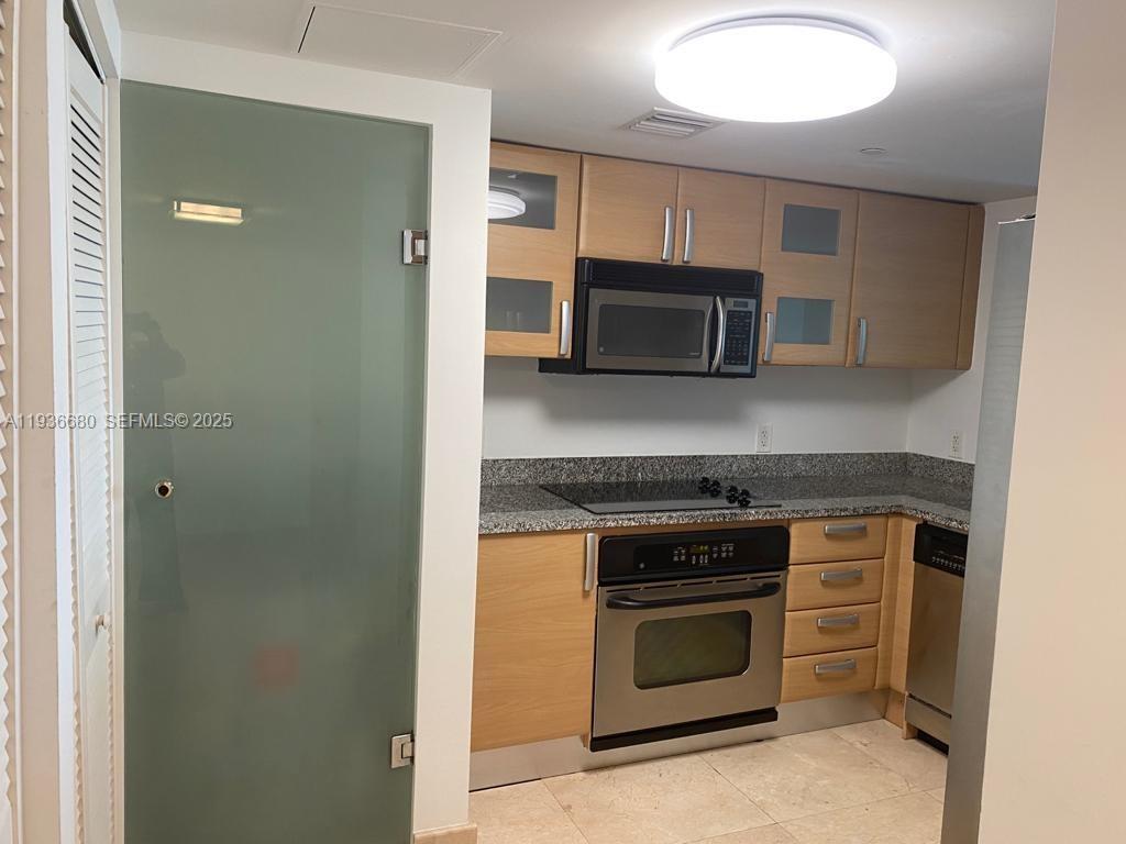 Building Photo - 2101 Brickell Ave