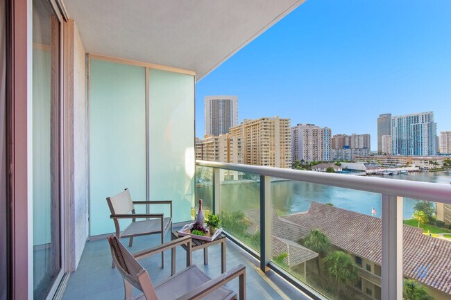 Building Photo - 2602 E Hallandale Beach Blvd