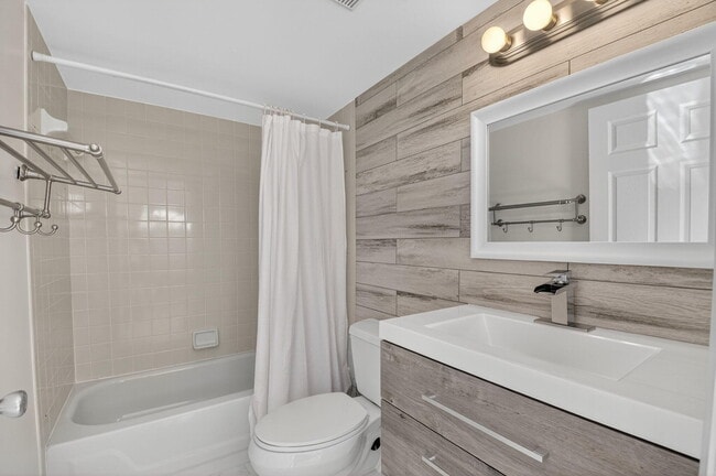 Building Photo - 4310 Village Dr