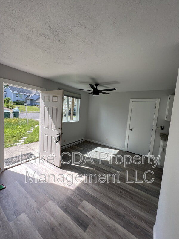 Building Photo - 1099 Woolsey Dr