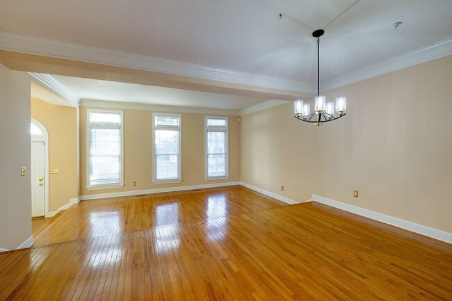 Building Photo - Luxury Townhome in the Heart of the Kentlands